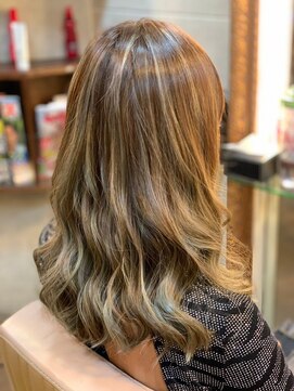 ヒカリ バイ イサミ 西川口(Hikari by ISAMI) カラー×ハイライト×ブリーチ[メンズ/理容室/メンズカット]