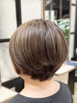 シュヴー 築地(CHEVEUX) 明るい白髪染め/白髪ぼかし/丸みショート/40代/50代/60代/