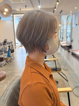 シェル 津山の手店(shel) 20代30代小顔ひし形ホワイトグレーショートハイトーンカラー