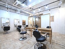 メンズソース 堺東(MEN'S SOURCE)の雰囲気（こだわりの店内は広々として落ち着いた雰囲気☆）