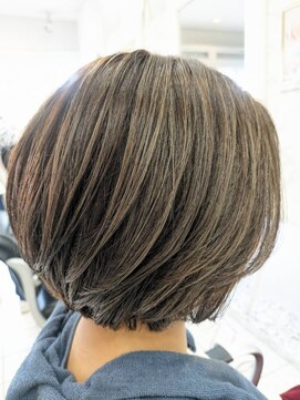 ヘアーデザインムーヴ(Hair design MOVE) 白髪ぼかしハイライト　明るい白髪染め　白髪染め卒業