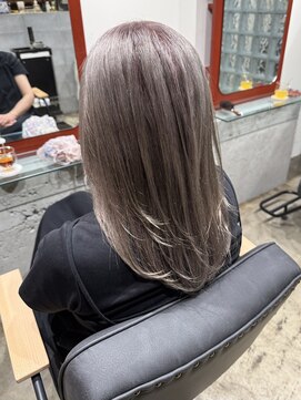 ノル 栄矢場町(nol) シルバーベージュ×レイヤーカット(白髪ブリーチ/グレーカラー)