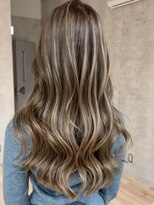 ヨロ 小岩(YOLO)&nbsp;ハイライトショートヘア海外レイヤーカットイルミナカラー