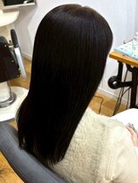 ミツバ(3tuba)&nbsp;髪質改善 アッシュカラー ロングヘア ツヤ髪ストレート