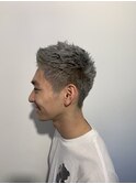 メンズプラチナシルバーダブルカラーショートレイヤースタイル