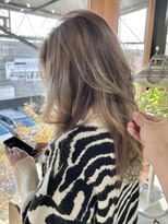 プライベートサロン キッテ(private salon kitte.)&nbsp;バレイヤージュでつくるベージュグレーロング