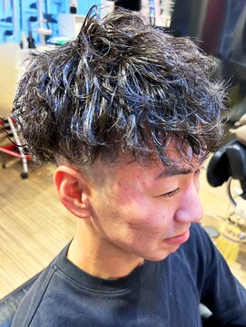 メイプルフェロー(MAPLE fellow) 20代30代メンズツイストパーマ無造作マッシュツーブロック