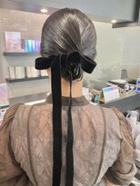 ケンジ ツルヤチョウ(KENJE tsuruyacho)&nbsp;ヘアセット/タイトアレンジ/シニヨン/ベロアリボン