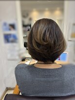 リベーヌプラス 50代 小顔ショートボブ 丸みショートカット ハイライトカラー