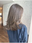 大人のロングレイヤーカット×グレージュカラー