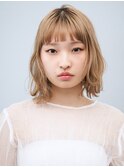 前髪似合わせ顔周りカットレイヤーカットハイトーンベージュボブ