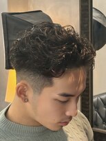 バース バイ ハピネス(BIRTH by happiness)&nbsp;韓国へアカルマパーマワックスなしセンターパート黒髪ウルフ