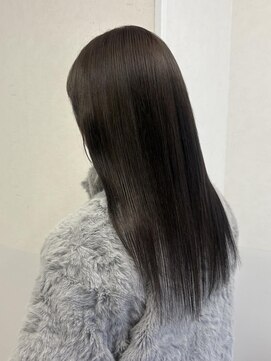 リア(Lia by KENJE) ワンカラーおすすめ透明感ある暗めアッシュブラウン