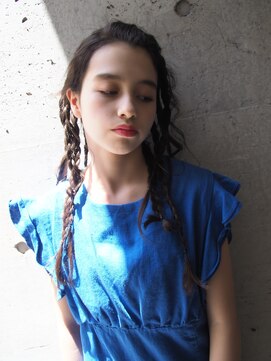 オンアフライデー(on a friday) 編み込みアレンジ