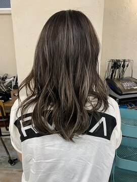 リノカヒリ(Lino kahili) 西海岸風サーフ女子スタイル