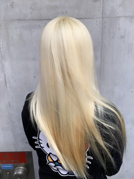 リル 溝の口(LiL) 抜きっぱなしブロンド/ブリーチ/ダブルカラー/レイヤーカット