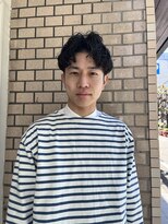 シイ(SIE)&nbsp;センターパート×ハードパーマ