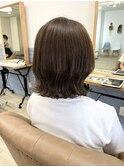 オリーブベージュ