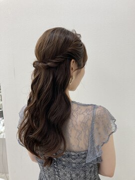 ヘアイズム ブランシュ(hair-ism BLanCHe) ハーフアップ