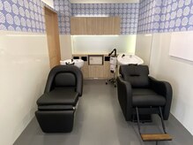 こはな美容室の雰囲気（サイドとバックの両方のシャンプー台があります）