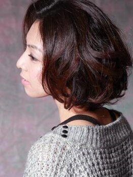 ジャイアントビービー(GIANTB B)の写真/ツヤと色モチがよく自然な仕上がりに。あなたに似合うスタイルをご提案！ヘアケア剤で上質なツヤと質感に☆