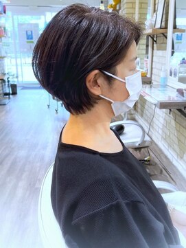 大人綺麗な耳掛けショートボブ