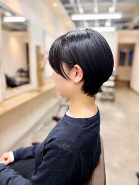 ファム 札幌大通(fam) 冬トレンド◎小顔マッシュショート×耳かけスタイル