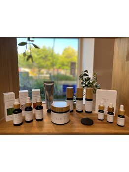 《オーガニック》天然由来100％ブランド、テオンお取り扱い店◇髪に必要な栄養分を補給し潤いと艶を♪