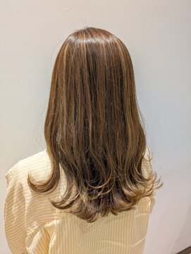 オリーブベージュ