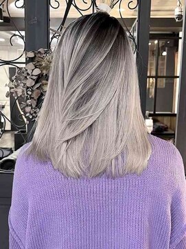 シェルヴ(XELVE) バレイヤージュハイライト白髪ぼかしミルクティーダブルカラー