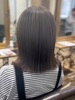 ゴーシェン 津田沼本店(Goshen)&nbsp;白髪を活かしたアンブレラカラー/トレンド切りっぱなしボブ