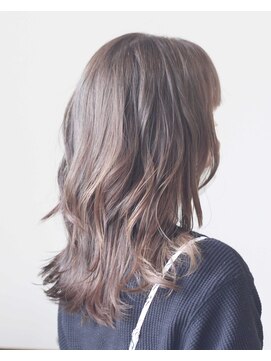 リリー ヘアー デザイン(LILY HAIR DESIGN) レイヤースタイル　ベージュグレージュカラー
