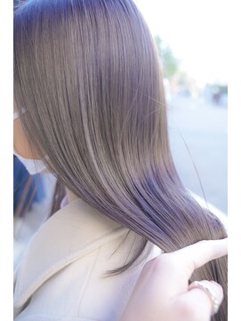 ネイヴィル(navile) 抜け感スタイル　くすみブルー　２０代/３０代/４０代