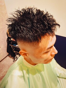 リバティシェアバーバー 銀座2nd(LIBERTY SHARE BARBER) 外国人風　スキンフェード×ツイストパーマ