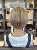 大人ショート_前下がりボブ_30代40代ことりベージュ斜めバング