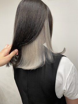 ジーナ 京都河原町(Zina) インナーカラー/ホワイトベージュ/イヤリング【@sei_nishimura】