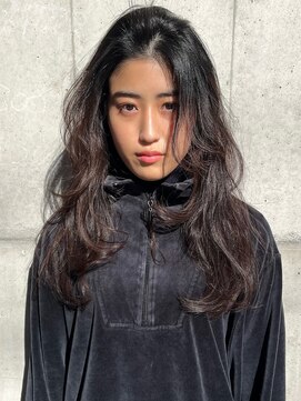 シーア(ciia) 顔まわりレイヤー ロング レイヤー 暗髪  ニュアンスパーマ