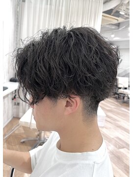 フリーラ 表参道(freera) センターパート/ツイストスパイラル/スキンフェード[表参道]