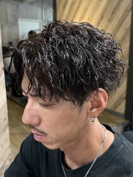 ビカムメンズヘアー 栄店(become men's hair) 大人の縦落ちセンターパート/ツイストスパイラルパーマ/名古屋栄