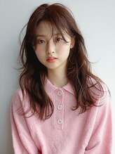 ロング×レイヤー/大人女性に似合う抜け感スタイルはこれ