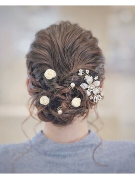 エレガンスモア(elegance MORE) ルーズヘアアレンジ