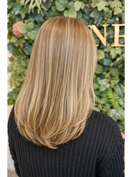 シーン(SCENE) ハイライト/アッシュカラー/レイヤーカット/髪質改善