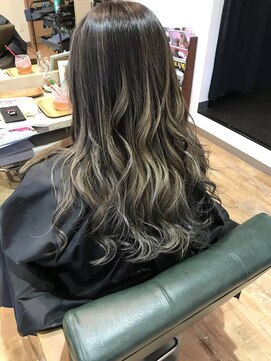 フェリスディーレ (Felice Deele) バレイヤージュ×グラデーションカラー