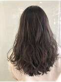 グレーベージュ
