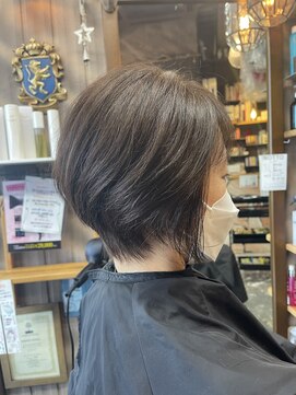 オーバーキャプテンネイキッド(OVER CAPTAIN NAKED) シルエット重視!前下がりショートボブ