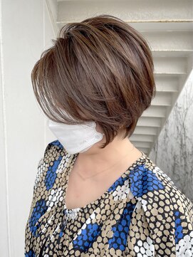 ルーファス メグロ(Ruufus Meguro) くびレイヤーショートボブ前下がり長め前髪バレイヤージュミルク