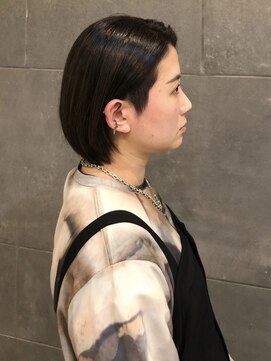 ディスコネクト(DISCO-N-NECT) ツーブロック ボブ 耳掛け ダークカラー 艶感 丸みボブ