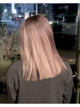 ルプラ ガーデン(le-pla garden) インナーカラー#切りっぱなし#ミディアムボブ#ブリーチ#豊橋