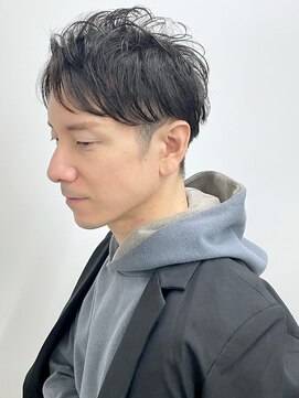 黒髪ショート ツーブロック ニュアンスパーマ ビジネス