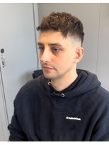 ワースホワイル(WORTH WHILE)&nbsp;刈り上げセンターパートサーフカールフェザーパーママレットヘア